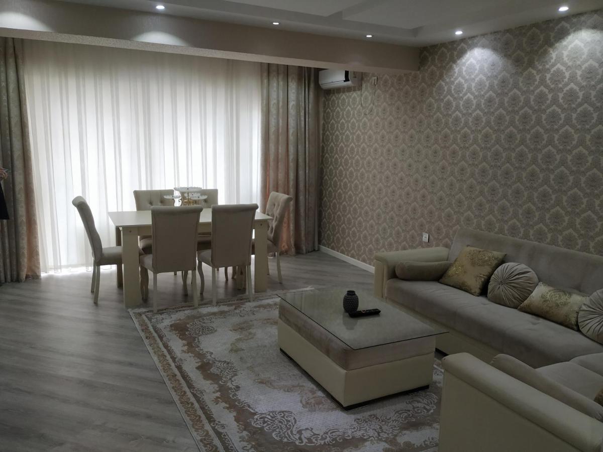 Lux Apartment Баку Экстерьер фото